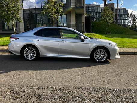 2019 Toyota Camry Japan Market VIII (XV70), серый, 2250000 рублей, вид 4