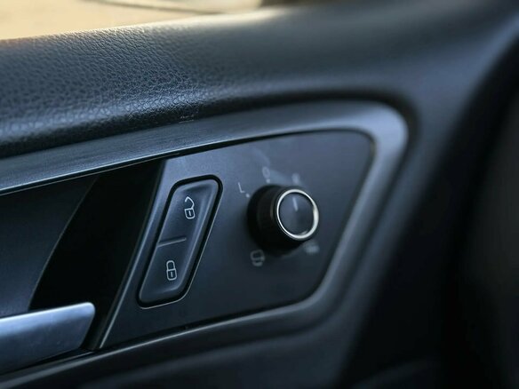 2013 Volkswagen Golf VII, чёрный, 1050000 рублей - вид 14