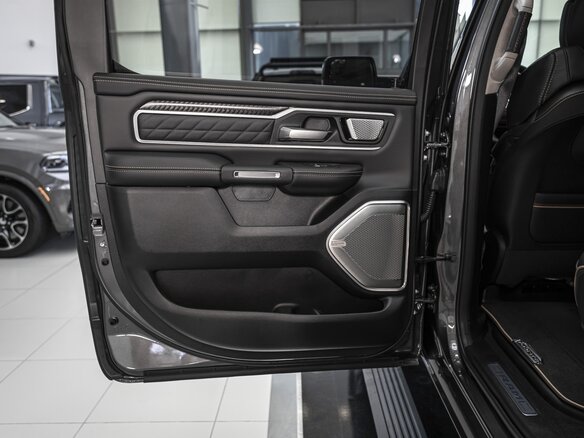 2026 Ram 1500 Crew Cab V Рестайлинг, серый, 11469084 рублей - вид 16