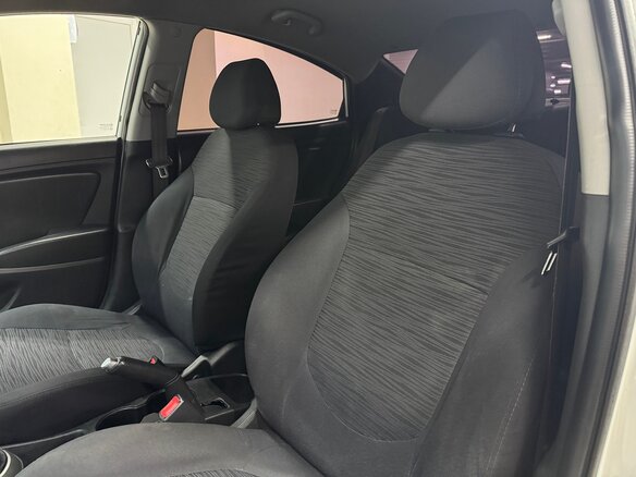 2014 Hyundai Solaris I Рестайлинг, белый, 650000 рублей - вид 16
