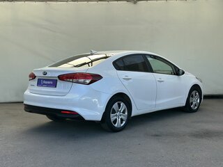 2017 Kia Cerato III Рестайлинг (Classic), белый, 1370000 рублей, вид 4