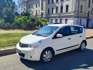 2013 Nissan Note I Рестайлинг, белый, 850000 рублей, вид 2