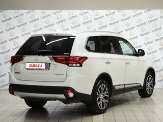 2018 Mitsubishi Outlander III Рестайлинг 3, белый, 3200000 рублей, вид 3