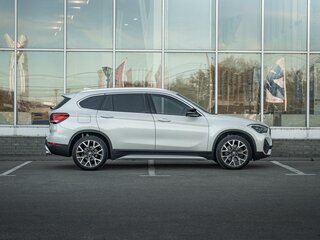 2020 BMW X1 20i xDrive II (F48) Рестайлинг, белый, 3755000 рублей, вид 5