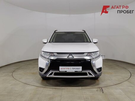 2019 Mitsubishi Outlander III Рестайлинг 3, белый, 2044000 рублей, вид 2