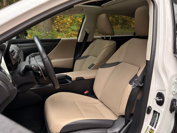 2020 Lexus ES 300h VII, белый, 4200000 рублей - вид 10