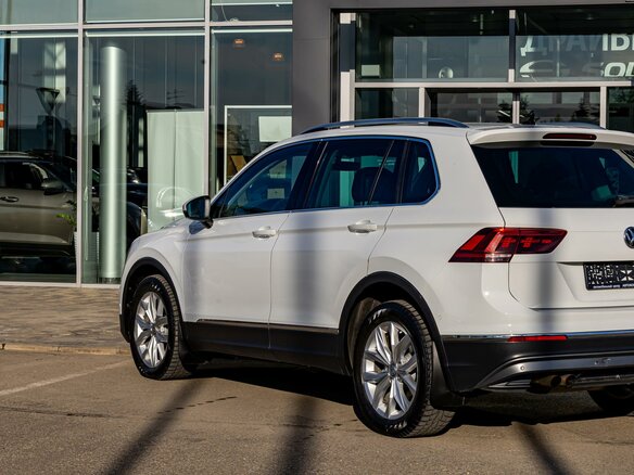 2018 Volkswagen Tiguan II, белый, 2275000 рублей - вид 8