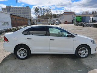 2016 Volkswagen Polo V Рестайлинг, белый, 650000 рублей, вид 4