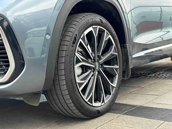 2026 Geely Monjaro (Xingyue L) I Рестайлинг 2 (China Market), синий, 5140000 рублей - вид 13