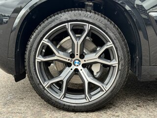 2025 BMW X5 Long 30Li IV (G05/G18) Рестайлинг, чёрный, 10000000 рублей, вид 3