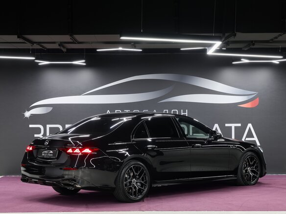 2026 Mercedes-Benz S-Класс 580 Long 4MATIC VII (W223) Рестайлинг, чёрный, 31790000 рублей - вид 4
