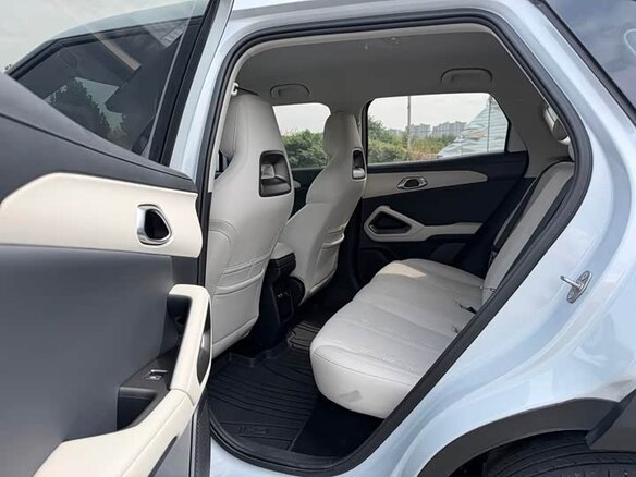 2024 BYD Yuan Pro (47 kWh) I Рестайлинг 2 (Pro), серебристый, 1900600 рублей - вид 12