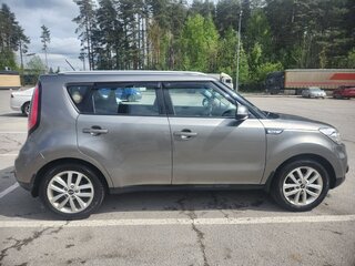 2017 Kia Soul II Рестайлинг, серебристый, 1650000 рублей, вид 2