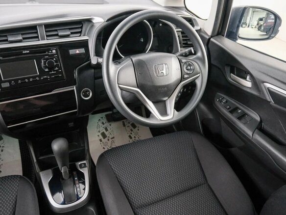 2019 Honda Fit III Рестайлинг, серый, 1339000 рублей - вид 8
