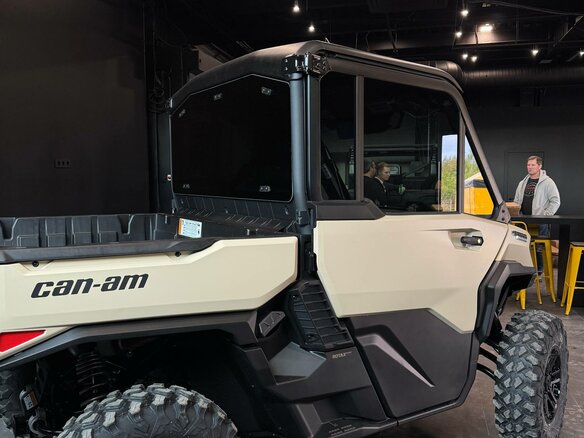 2026 BRP Can-Am Defender HD11, бежевый, 5550000 рублей - вид 8