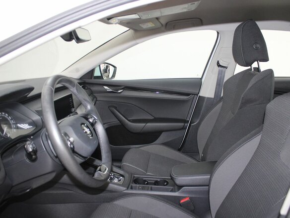 2021 Skoda Octavia IV (A8), белый, 2349900 рублей - вид 8