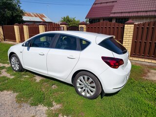 2014 Opel Astra J Рестайлинг, белый, 699000 рублей, вид 5
