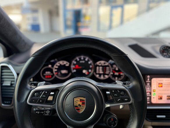 2020 Porsche Cayenne GTS Coupé III, серый, 9900000 рублей - вид 5
