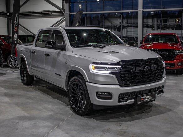 2026 Ram 1500 Crew Cab eTorque V Рестайлинг, серебристый, 11300000 рублей - вид 2
