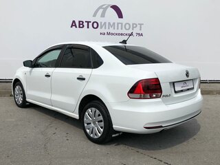 2017 Volkswagen Polo V Рестайлинг, белый, 715000 рублей, вид 4