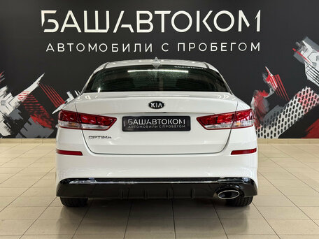 2019 Kia Optima IV Рестайлинг, белый, 1760000 рублей, вид 5