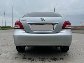 2009 Toyota Belta I, серебристый, 720000 рублей, вид 2