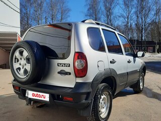 2010 Chevrolet Niva I Рестайлинг, серебристый, 530000 рублей, вид 4