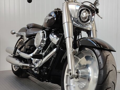 2017 Harley-Davidson Fat Boy, чёрный, 1719000 рублей, вид 3