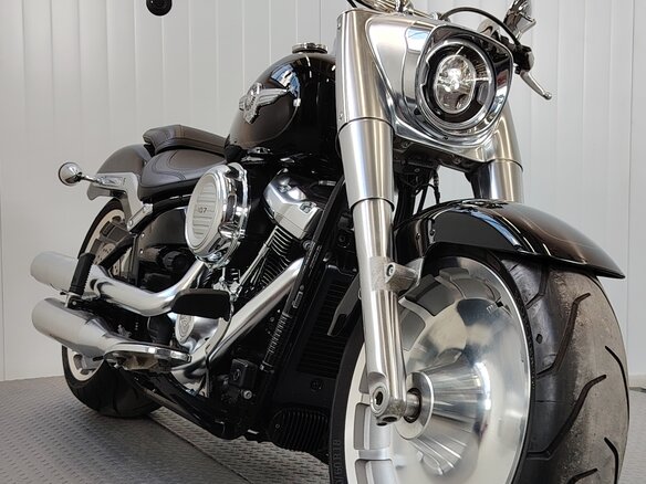 2017 Harley-Davidson Fat Boy, чёрный, 1719000 рублей - вид 2
