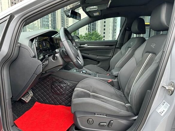 2023 Volkswagen Golf VIII, серый, 1740000 рублей - вид 8
