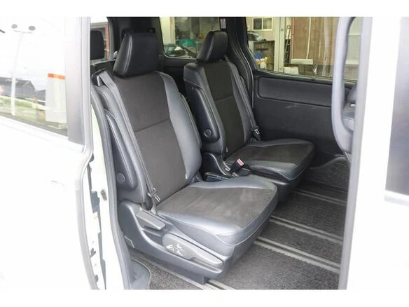 2021 Toyota Noah III (R80) Рестайлинг, белый, 2050000 рублей - вид 18