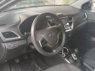 2018 Hyundai Solaris II, серый, 1150000 рублей, вид 4