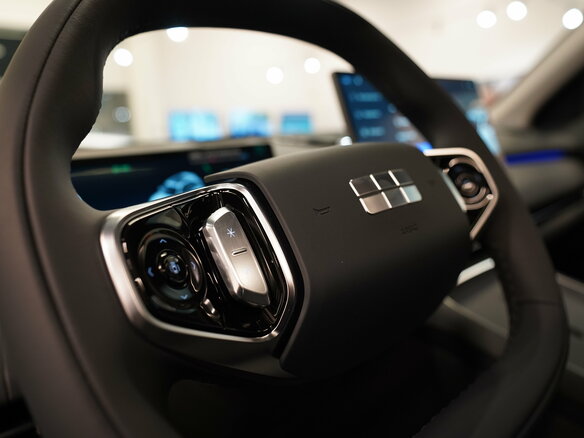 2026 Geely EX5 Гибрид EM-i, серый, 3974990 рублей - вид 11