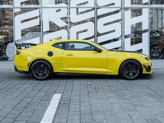 2018 Chevrolet Camaro ZL1 VI Рестайлинг, жёлтый, 7230000 рублей, вид 5