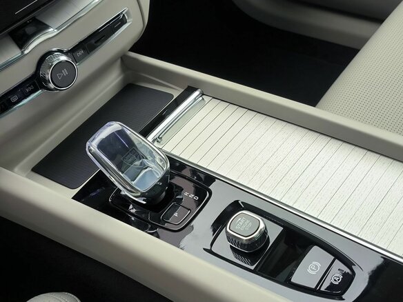 2026 Volvo XC60 II Рестайлинг 2, серый, 8600000 рублей - вид 11