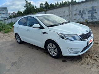 2013 Kia Rio 5-speed III, белый, 750000 рублей, вид 2