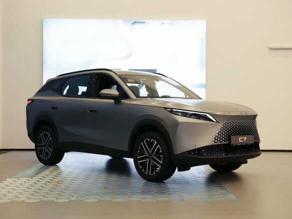 2026 Omoda C7, серый, 3499000 рублей - вид 2