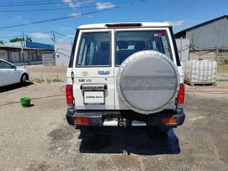 2024 Toyota Land Cruiser 76 70 Series Рестайлинг 2, белый, 10500000 рублей, вид 5