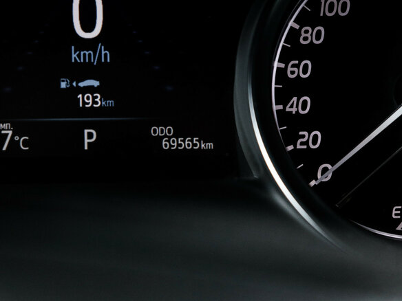 2021 Toyota Camry VIII (XV70) Рестайлинг, чёрный, 3175000 рублей - вид 10