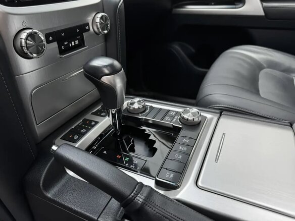 2019 Toyota Land Cruiser 200 Series Рестайлинг 2, белый, 9500000 рублей - вид 22