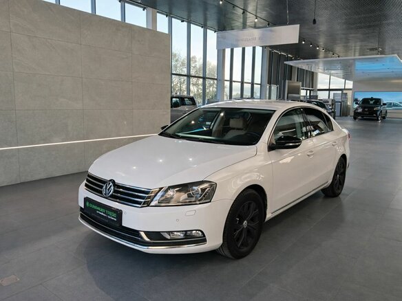2012 Volkswagen Passat B7, белый - вид 3