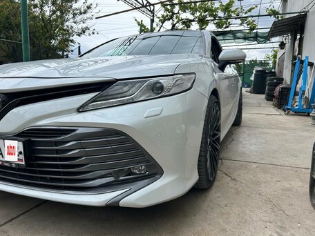 2019 Toyota Camry VIII (XV70), белый, 3100000 рублей, вид 5