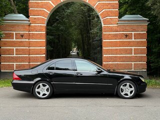 2003 Mercedes-Benz S-Класс 350 IV (W220) Рестайлинг, чёрный, 990000 рублей, вид 3
