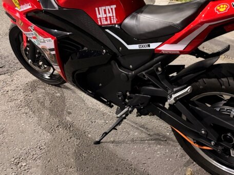 2025 Yamaha YZF-R1, красный, 200000 рублей, вид 3