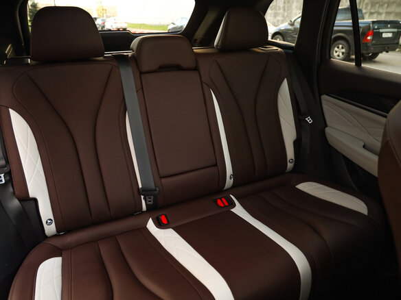 2023 Geely Monjaro I, чёрный, 3099777 рублей - вид 33