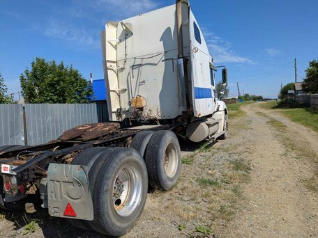2002 Freightliner Columbia, белый, 1300000 рублей, вид 3