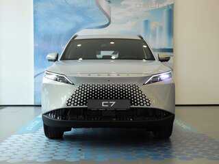 2026 Omoda C7, серебристый, 3099000 рублей, вид 2