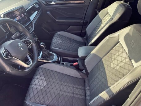 2022 Volkswagen T-Roc I Рестайлинг, серебристый, 3050000 рублей, вид 5