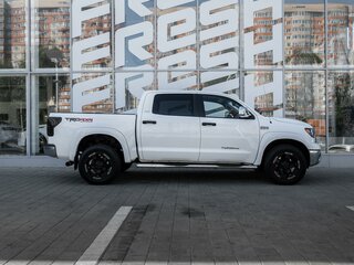 2011 Toyota Tundra CrewMax II, белый, 3410000 рублей, вид 5