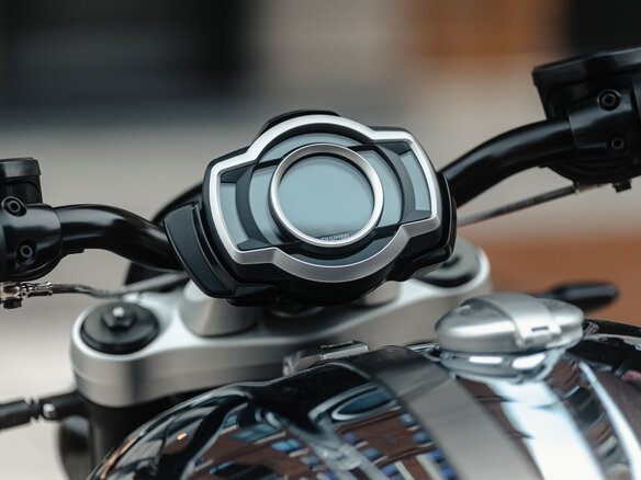 2023 Triumph Rocket 3, серебристый, 2490000 рублей - вид 17